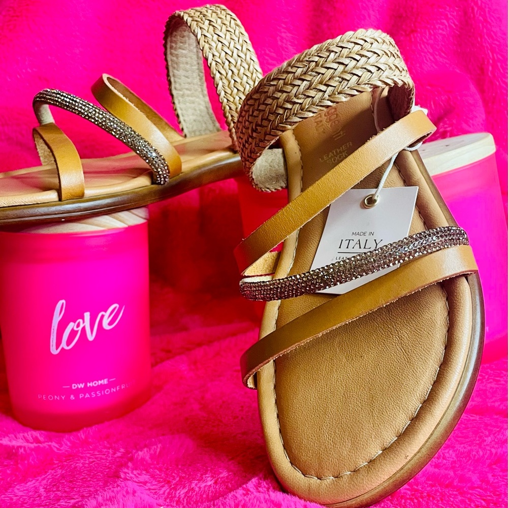 Great flats Italian made perfect for spring. Matches everything